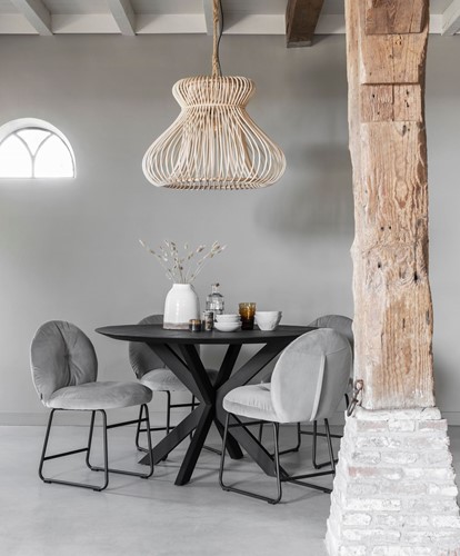 BT 611104 Dining table Shape + Chair Bouton + Hanging lamp Fungo_Sfeer 2
