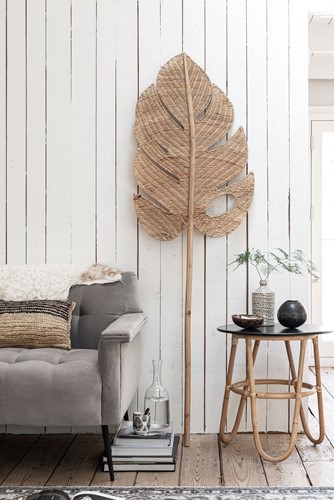 ML 524346 Peach Leaf large + ML 751803 Sofa Opera + ML 520021 Side table Buenavista black_Sfeer