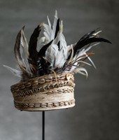ML 980080 Balinese hat with shell and feather Sfeer_1