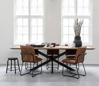 Curves dining table - RI 200014 Side chair Delaware_Sfeer