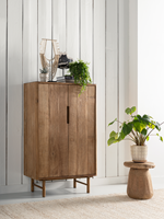 BL 741002 Bliss cupboard low teak - ML 490441 Antiques Bromo side table_sfeer2