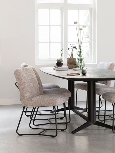 ML 750052 Side chair Zola - SO 251527 Dining table Soho MORTEX_Sfeer