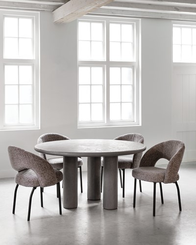 SC 180762 Dining table Clio - ML 749814 Side chair Arca Brown_Sfeer 1