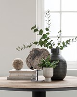 ML 855924 Sand shell ball white | SO 250531 Dining table Soho_Sfeer