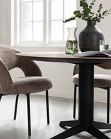 SO 250531 Dining table Soho | ML 749814 Side chair Arca Brown_Sfeer 2