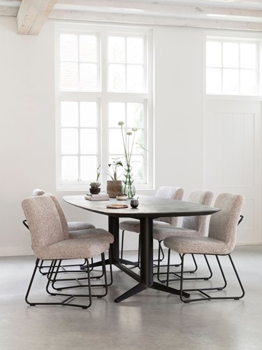 SO 251527 Dining table Soho MORTEX - ML 750052 Side chair Zola_Sfeer 2